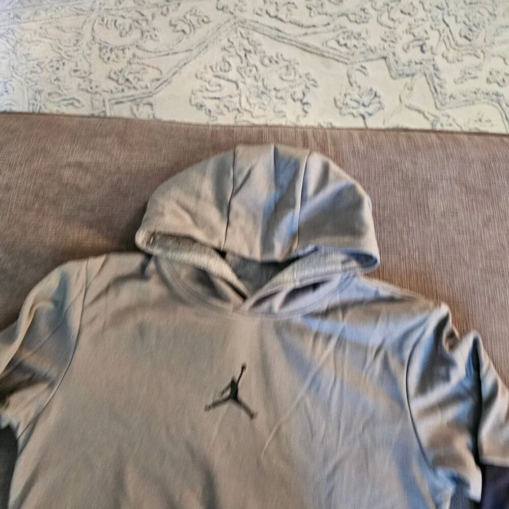 NWT Nike Air Jordan Boys Carbon Heather Core Performance Therma' Hoodie Size M